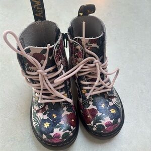 Dr. Martens Floral Kids Boots - Multicolor